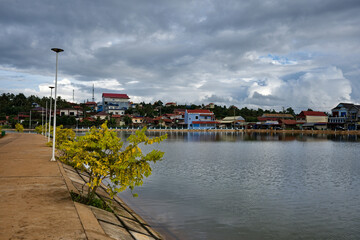 Silence and reflections on the lake of Saen Monourom