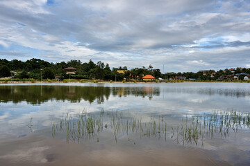 Silence and reflections on the lake of Saen Monourom
