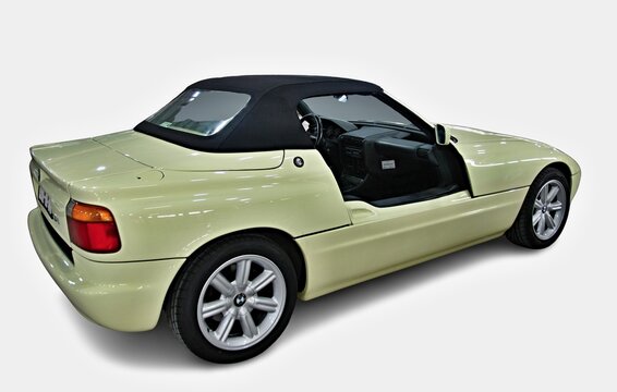 BMW Z1 roadster parking with soft top and doors open