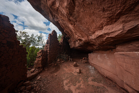 balma cavity of "la cova del Carletes", in Cornudella de Montsant, Priorat, Tarragona