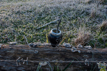 helada en Misiones, mate en el campo, bebida caliente en invierno. frío extremo.