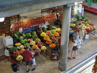 Marché de Funchal à Madère (mercado dos Lavrados : fleur Protea et Strelitzia, poisson Sabre...