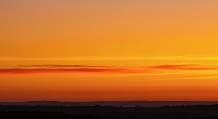 Naklejka premium Vibrant sunset over the horizon, showcasing warm colors and atmospheric layers.