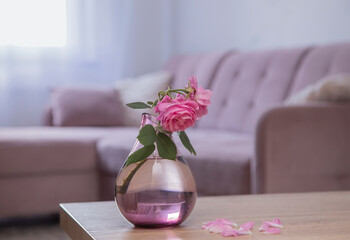 living room with pink sofa and flowers