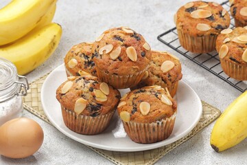 Banana muffins are made from a mixture of raw materials in the form of wheat flour and crushed banana.