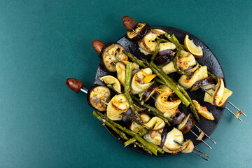 Grilled fish kebabs with fresh fish.