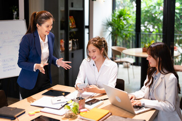 Professional young business woman manager explaining  solutions helping young employee at work.