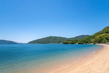 Fototapeta premium 岩子島厳島神社前の浜辺 広島県尾道市