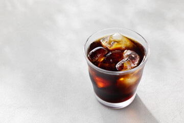 グラスに注いだアイスコーヒー　Iced coffee served in a glass