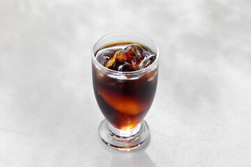 グラスに注いだアイスコーヒー　Iced coffee served in a glass