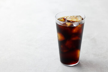 グラスに注いだアイスコーヒー　Iced coffee served in a glass