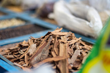 There are many dry Spice foods in a sack, and a part behind it is blurred.