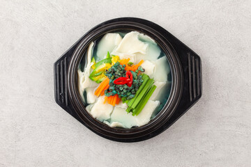 Handmade noodles boiled with tea leaves.