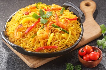 Singapore Mei Fun consists of rice vermicelli seasoned with curry powder, soy sauce and stir-fried with egg, shrimp