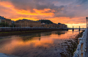 Atardecer sobre el rio Urumea, San Sebastian