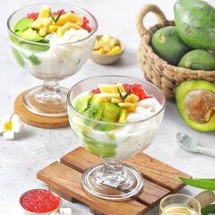 Es teler or Es Oyen is an Indonesian fruit cocktail. Avocado, coconut meat, pearl porridge, jackfruit and other fruits are served with coconut milk, sweetened condensed milk, and sugar