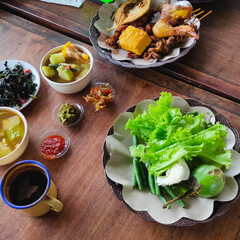 salad with chicken and vegetables