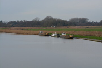 Fototapeta premium A scenic landscape view of boats on the river 