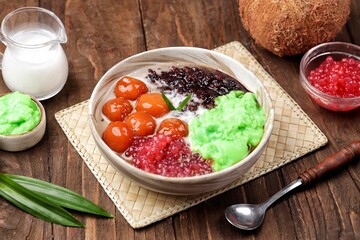 Bubur Madura atau Bubur Campur. Madura porridge is porridge with a sweet taste that contains a mixture of several sweet porridges