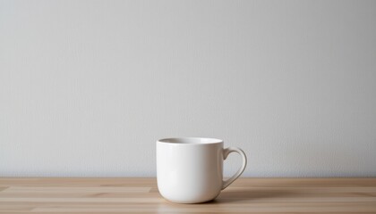 Obraz premium Designing a minimalist white ceramic mug cozy coffee shop product photography warm atmosphere close-up view