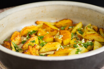 Home food - aromatic potatoes from the oven