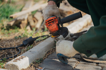 The power tool is in the hands of the master.