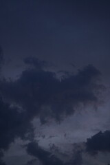 Obraz premium Später Abend oder frühe Nacht Himmel mit Wolken und Stimmung