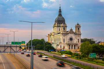 Fototapeta premium Vibrant view of Basilica of Saint Mary at dusk across busy highway