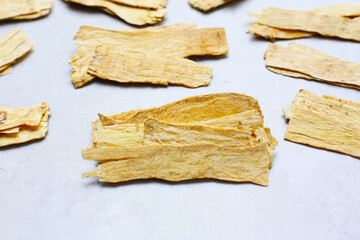 Dried slices of Radix Astragali, commonly used in traditional Chinese medicine.