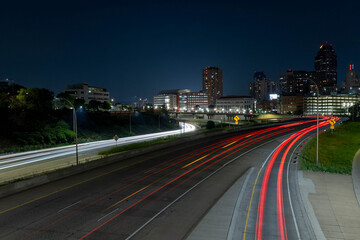 Obraz premium Panoramic night view of St Paul city from highway