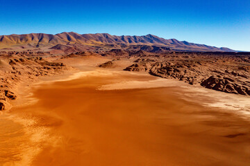 Naklejka premium Vista panorámica del valle rojizo del Desierto del Diablo en Salta, Argentina