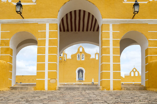 Archway Entrance to Convento de San Antonio de Padua