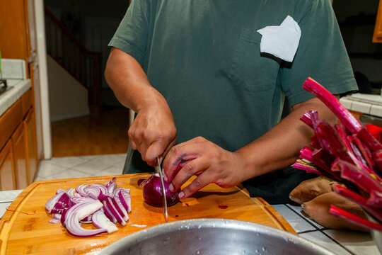 slicing vegetable at home