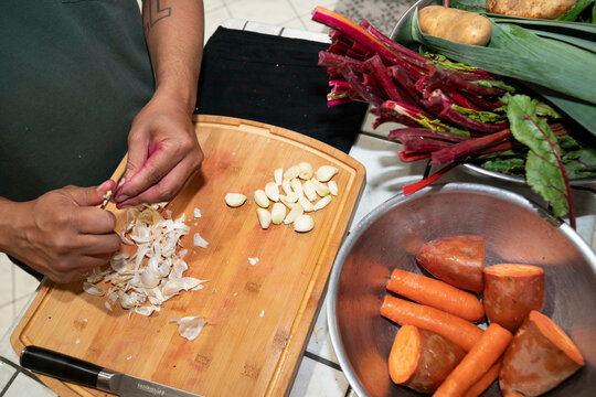 peeling garlic