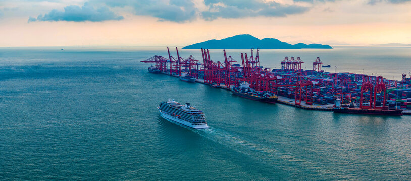 Cruise ships and container terminals