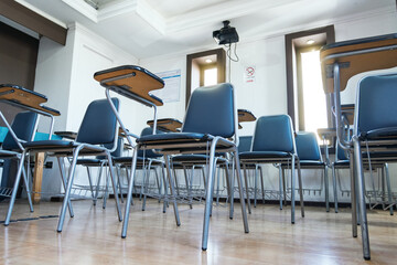 Empty modern classroom with individual desks and whiteboard