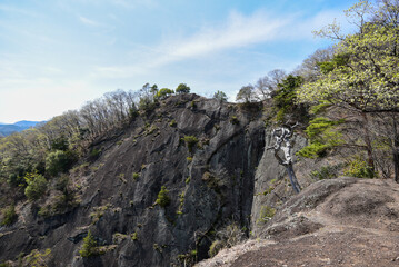 岩殿山の稚児落とし