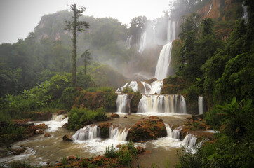 The splendor of the falls, 