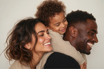 Obraz premium Family Laughing Together in Warm Side-Profile Portrait