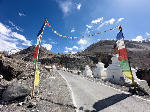 Road to Diskit monastery