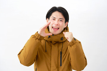 ダウンジャケットを着た男性　応援　白背景
