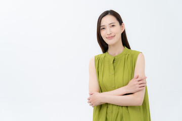 白バックでスキンケアをする若い女性