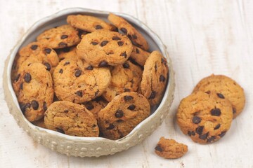 Chocolate chip cookies are delicious biscuits that many people like