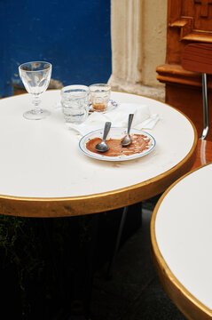 Paris caf&eacute; table 