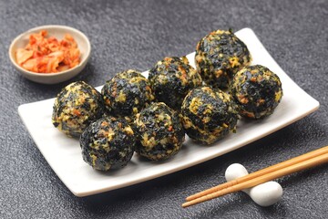 Korean rice balls or Jumeokbap (주먹밥) are a quick and easy snack or lunch made with leftover...