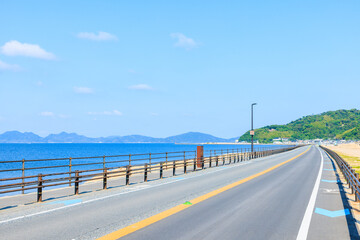 初夏の志賀島へと続く一本道　福岡県福岡市　A road leading to Shikanoshima in...