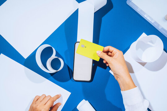 Using contactless credit card 