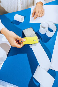 Using contactless credit card 