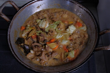 Tongseng is a typical Indonesian dish, especially from Central Java, which consists of meat, usually goat, but can also be beef or chicken, cooked in a rich sauce of spices and sweet soy sauce.