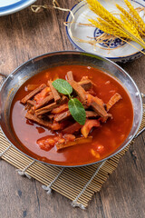 Pot-fried tomato and beef radish